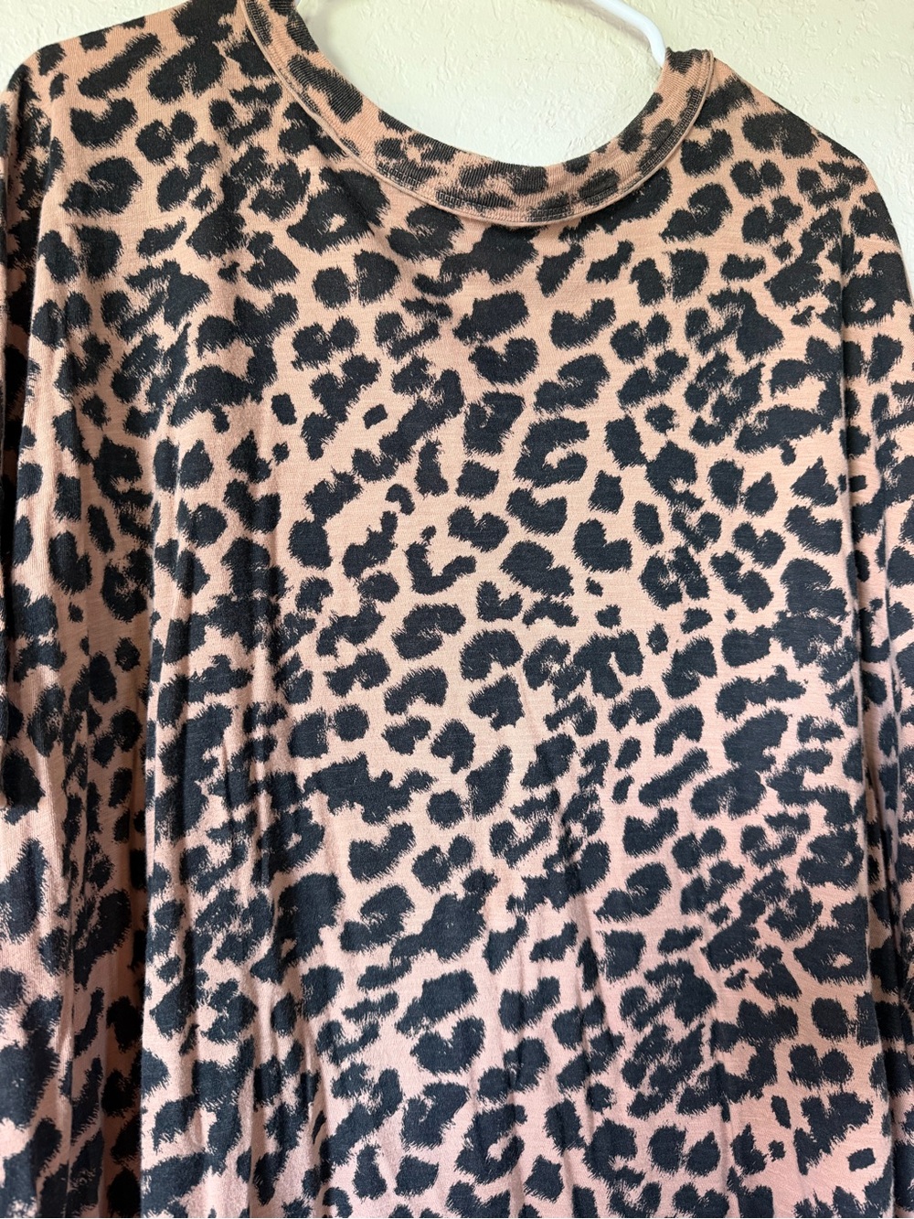 Women’s Oversized Leopard Crewneck TShirt - Picture 3 of 7